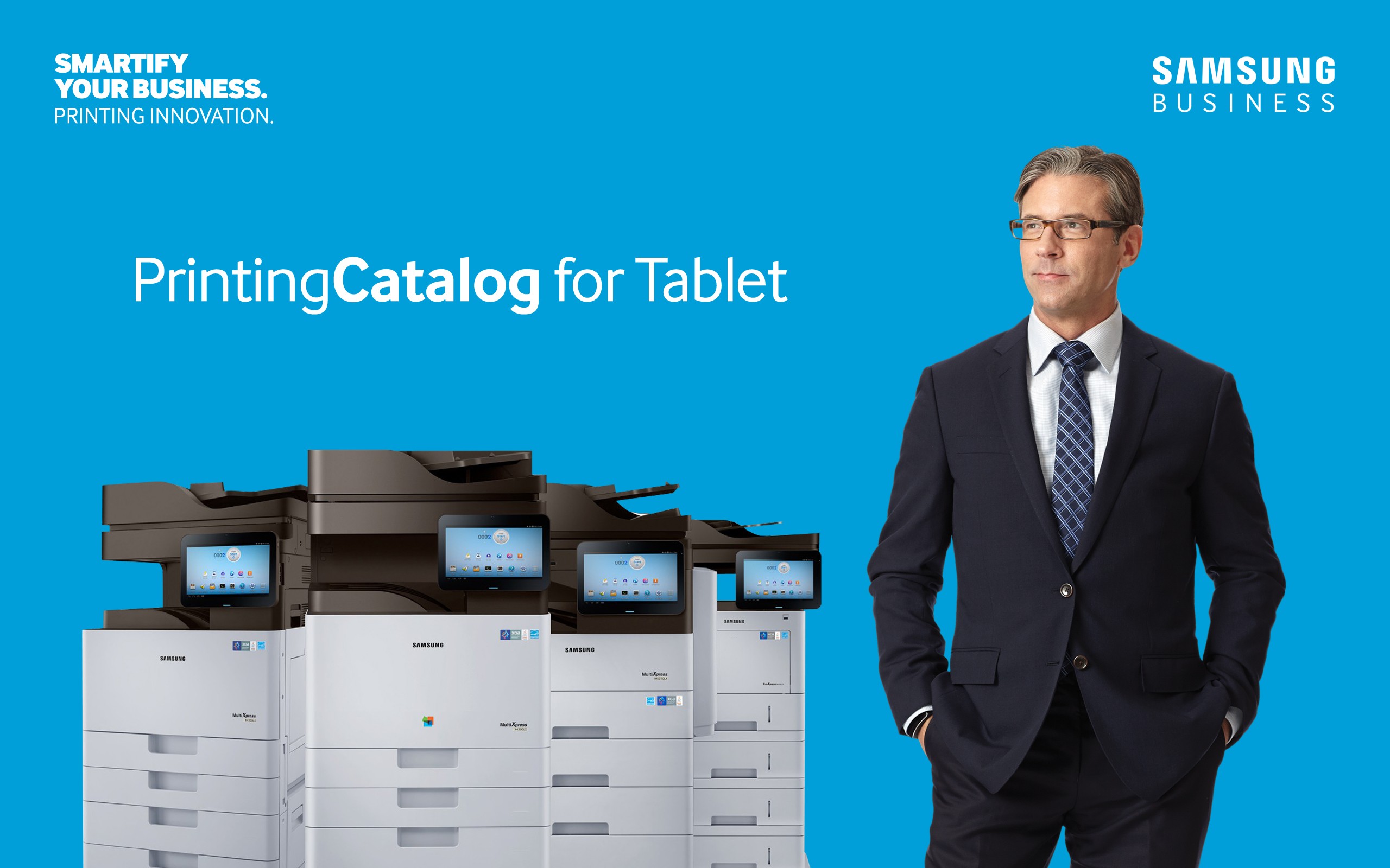 파란 배경 위에 비즈니스 홍보 이미지가 배치되어 있다. 왼쪽에는 여러 대의 복합기 프린터가 나란히 놓여 있고, 오른쪽에는 정장을 입은 남성이 서 있다. 중앙에는 “PrintingCatalog for Tablet”이라는 문구가 크게 표시되어 있으며, 상단에는 “SMARTIFY YOUR BUSINESS. PRINTING INNOVATION.”과 “SAMSUNG BUSINESS” 로고가 보인다.